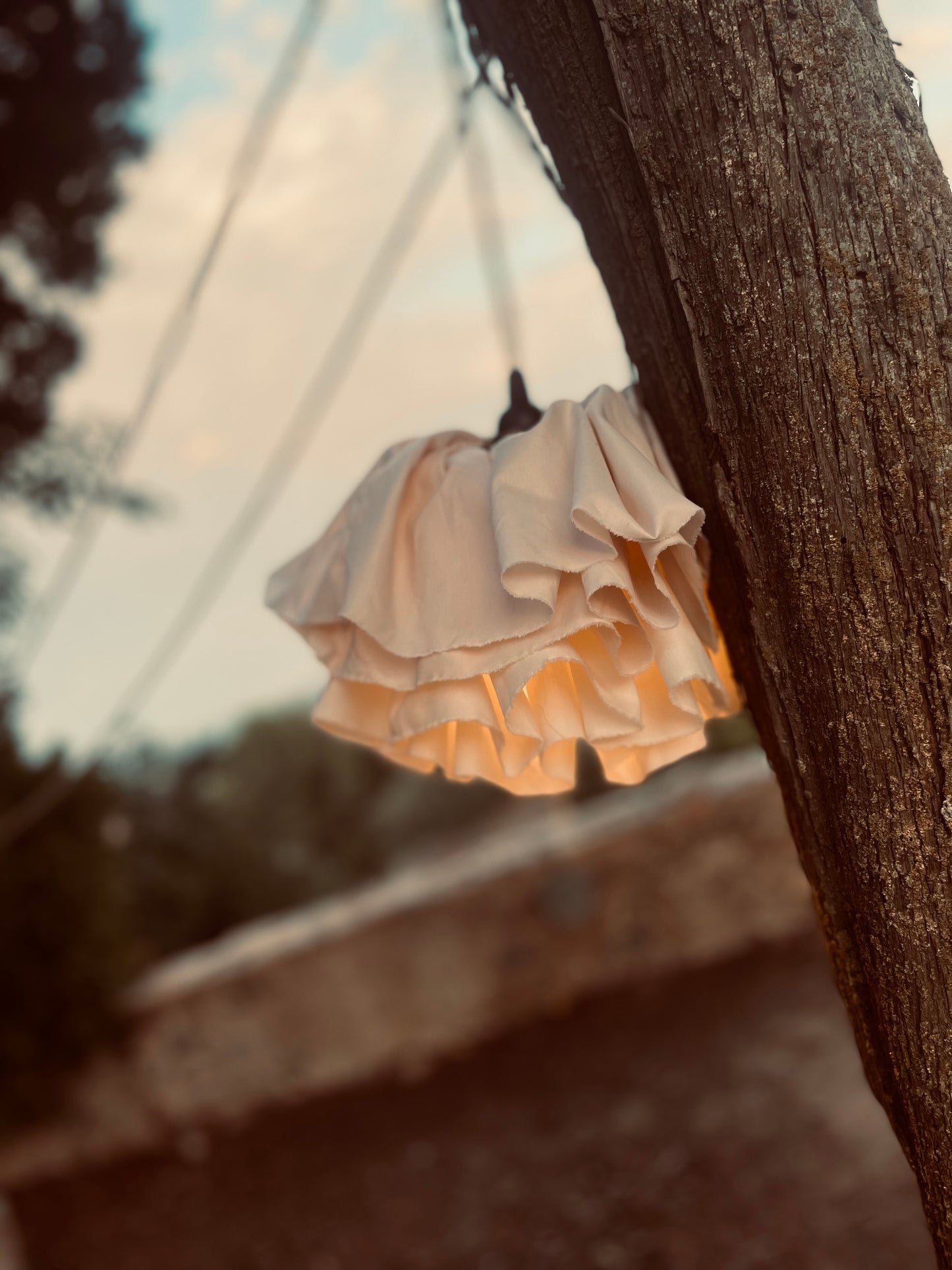 Lámpara BLOOM efecto satinado sin encolar.