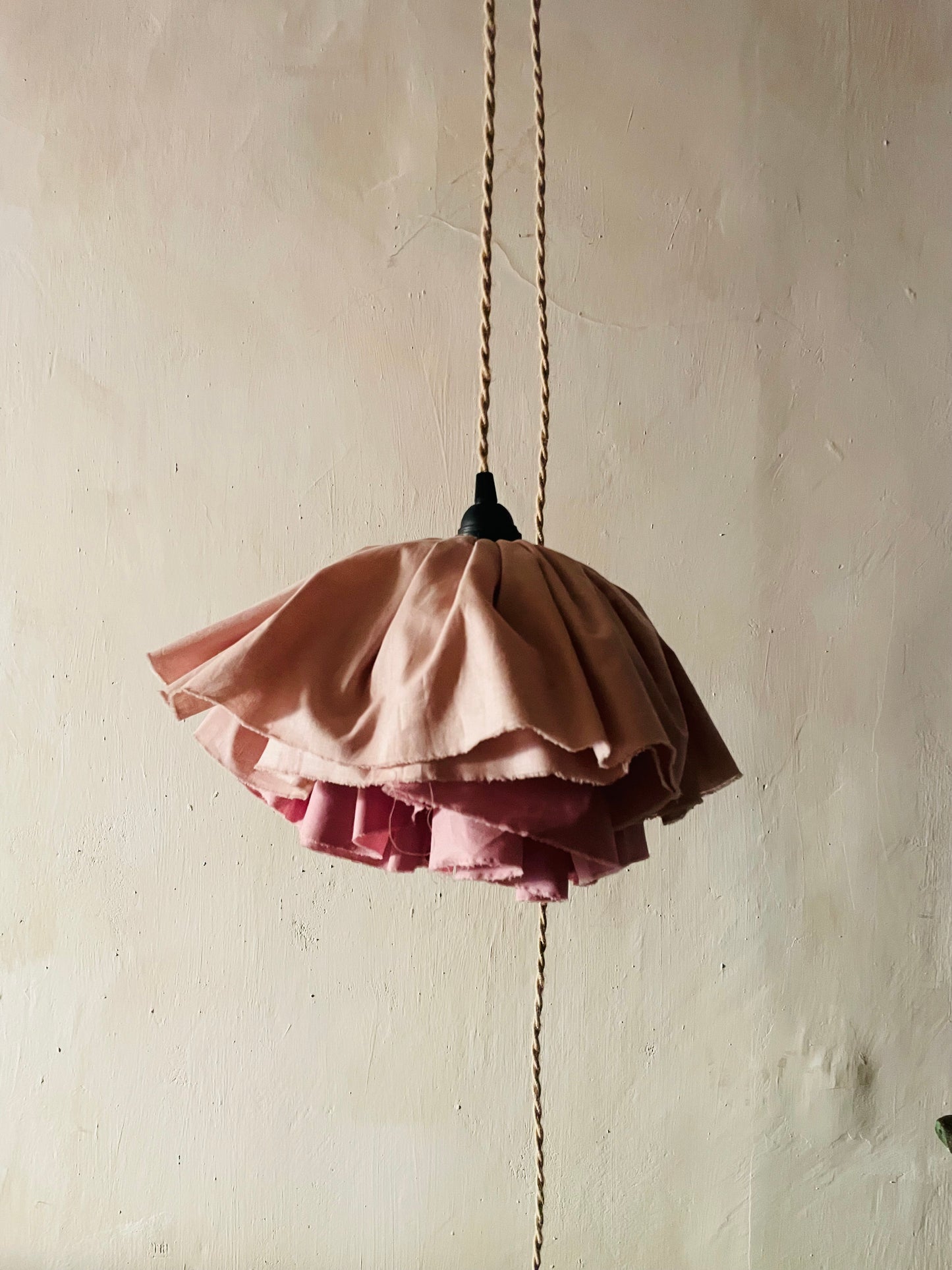 Lámpara BLOOM efecto satinado sin encolar.